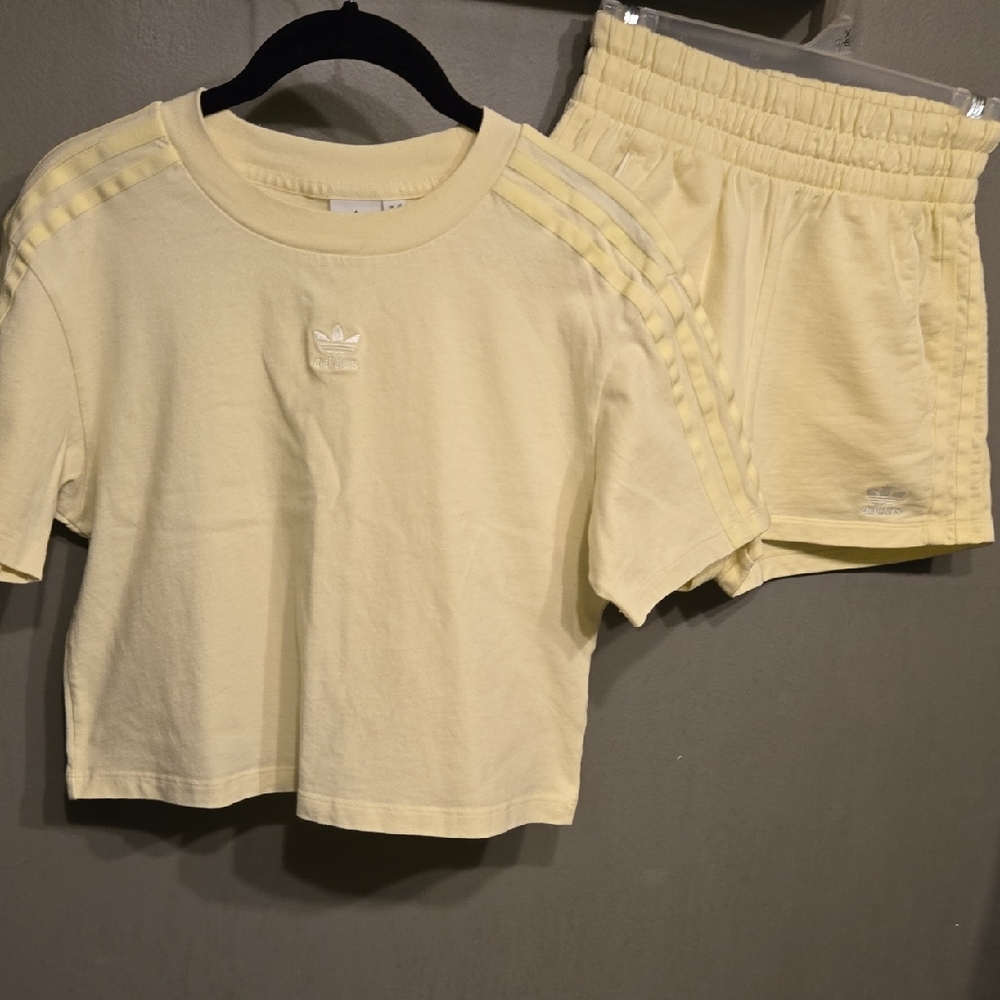 ADIDAS originals  Pale Yellow Cropped Tee and Shorts Set